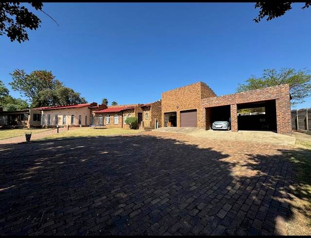 3 BEDROOM HOUSE FOR SALE IN EDLEEN EXT 03